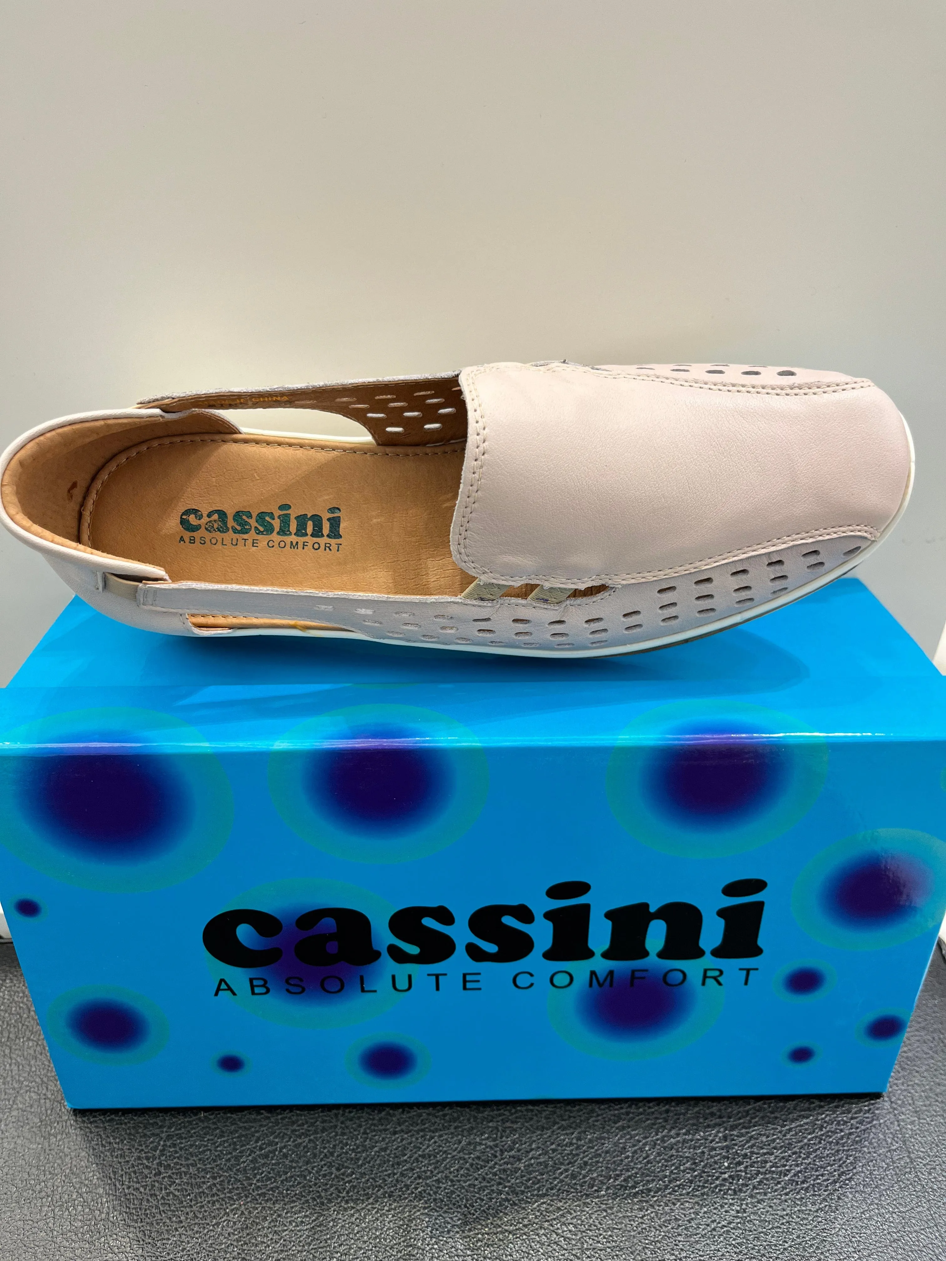 Cassini Women's Mindy Slip On Loafers- Powder