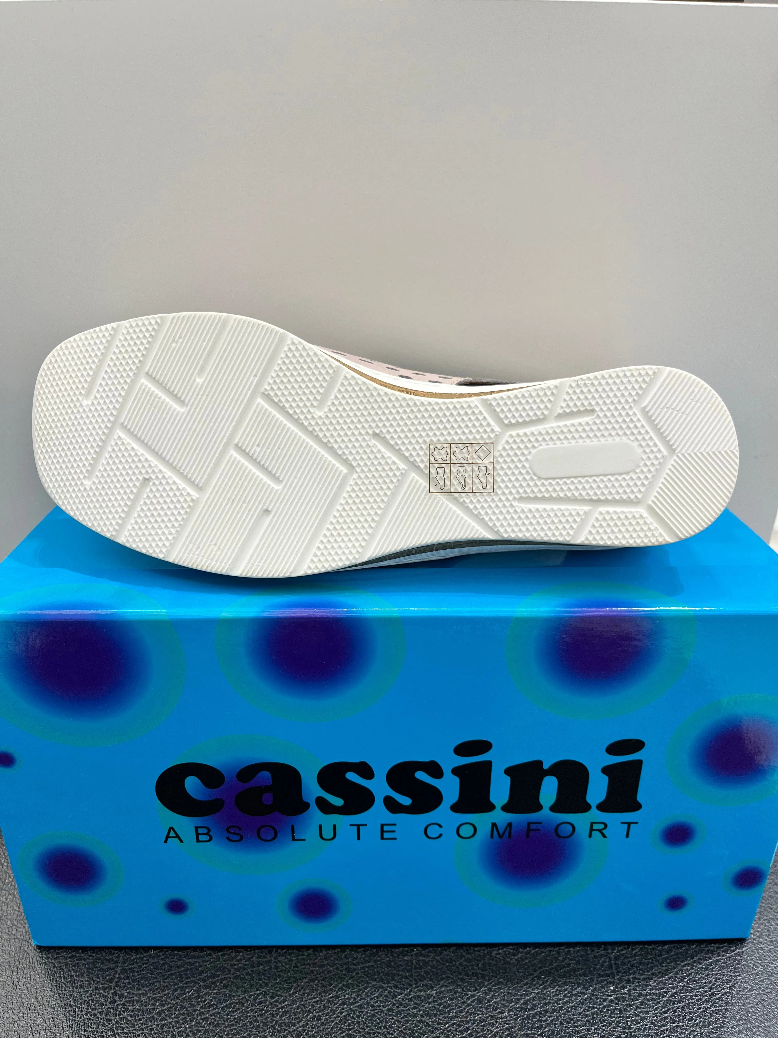 Cassini Women's Mindy Slip On Loafers- Powder