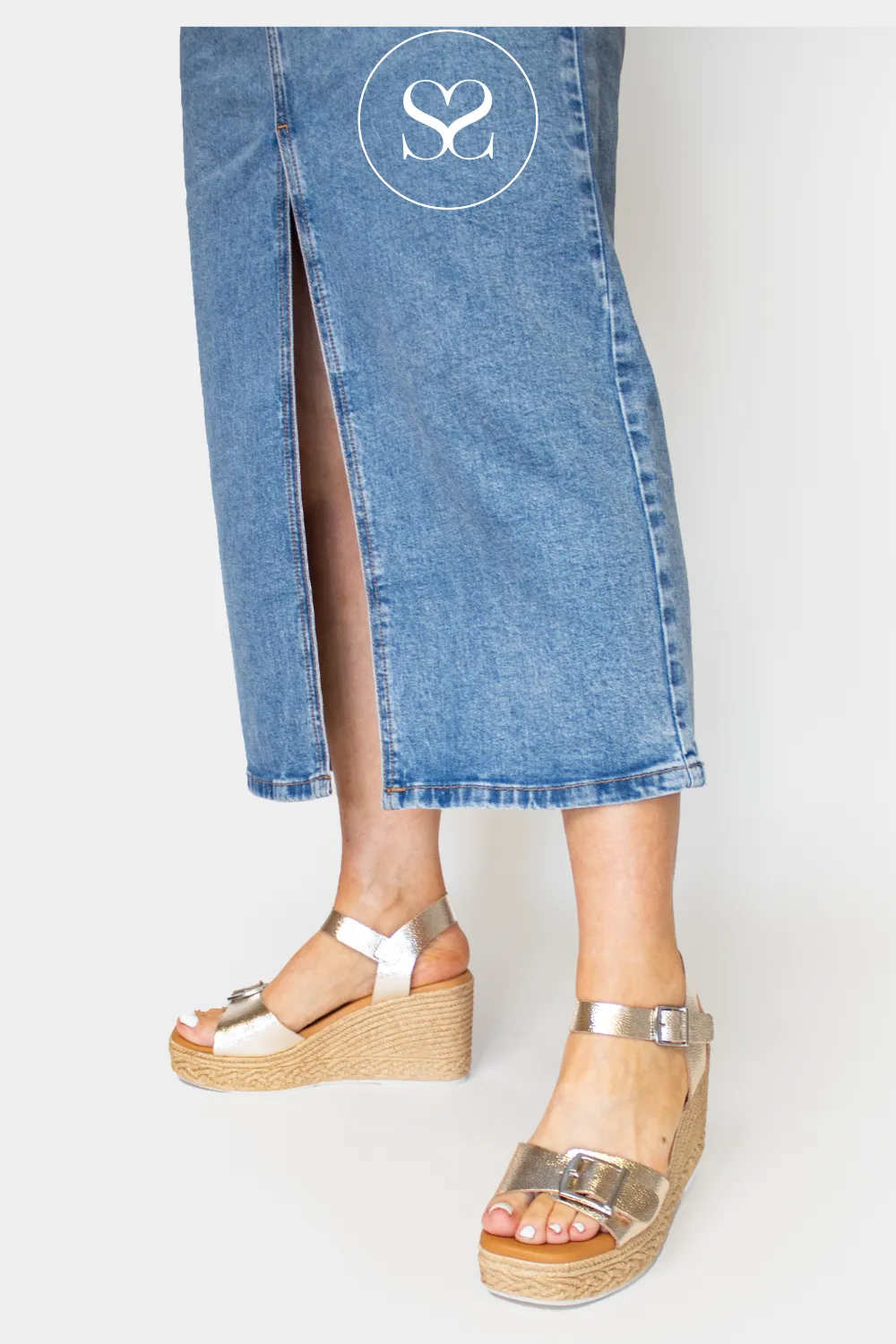 OH MY SANDALS 5726 - GOLD LEATHER BUCKLE WEDGE SANDALS